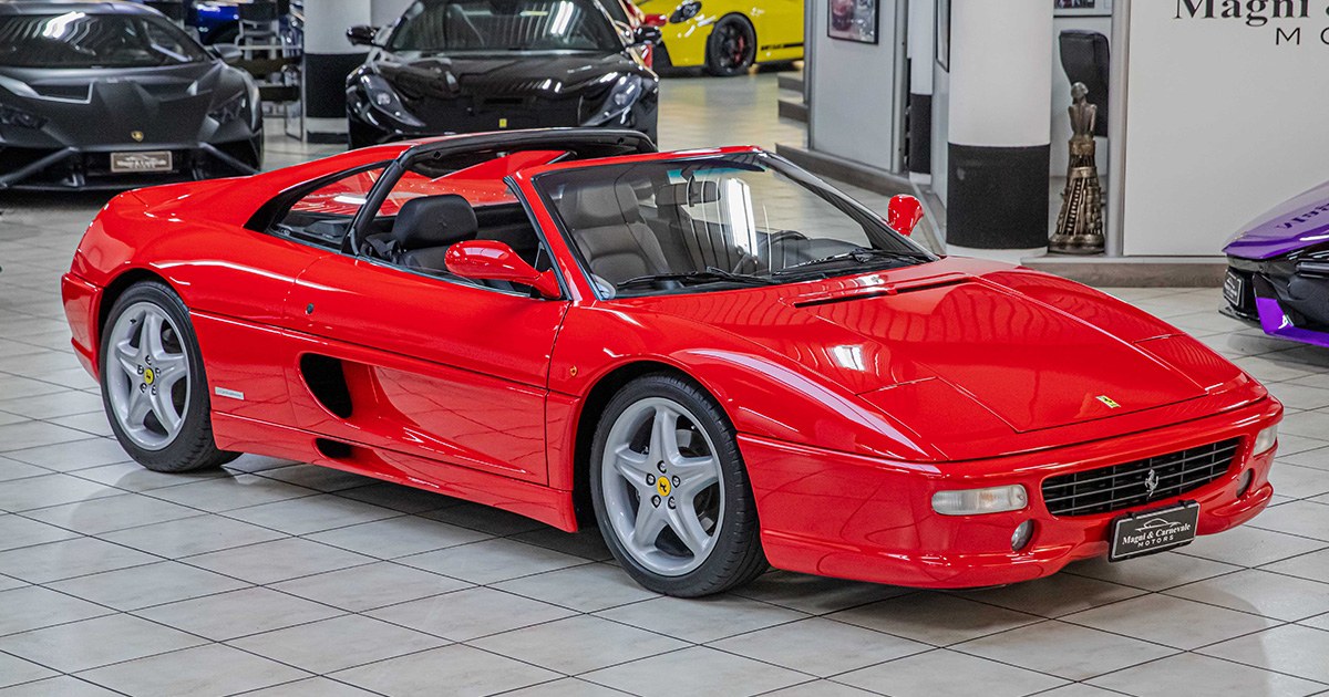1996 Ferrari F355 GTS proposée par un concessionnaire spécialisé à Milan, Italie, photo principale