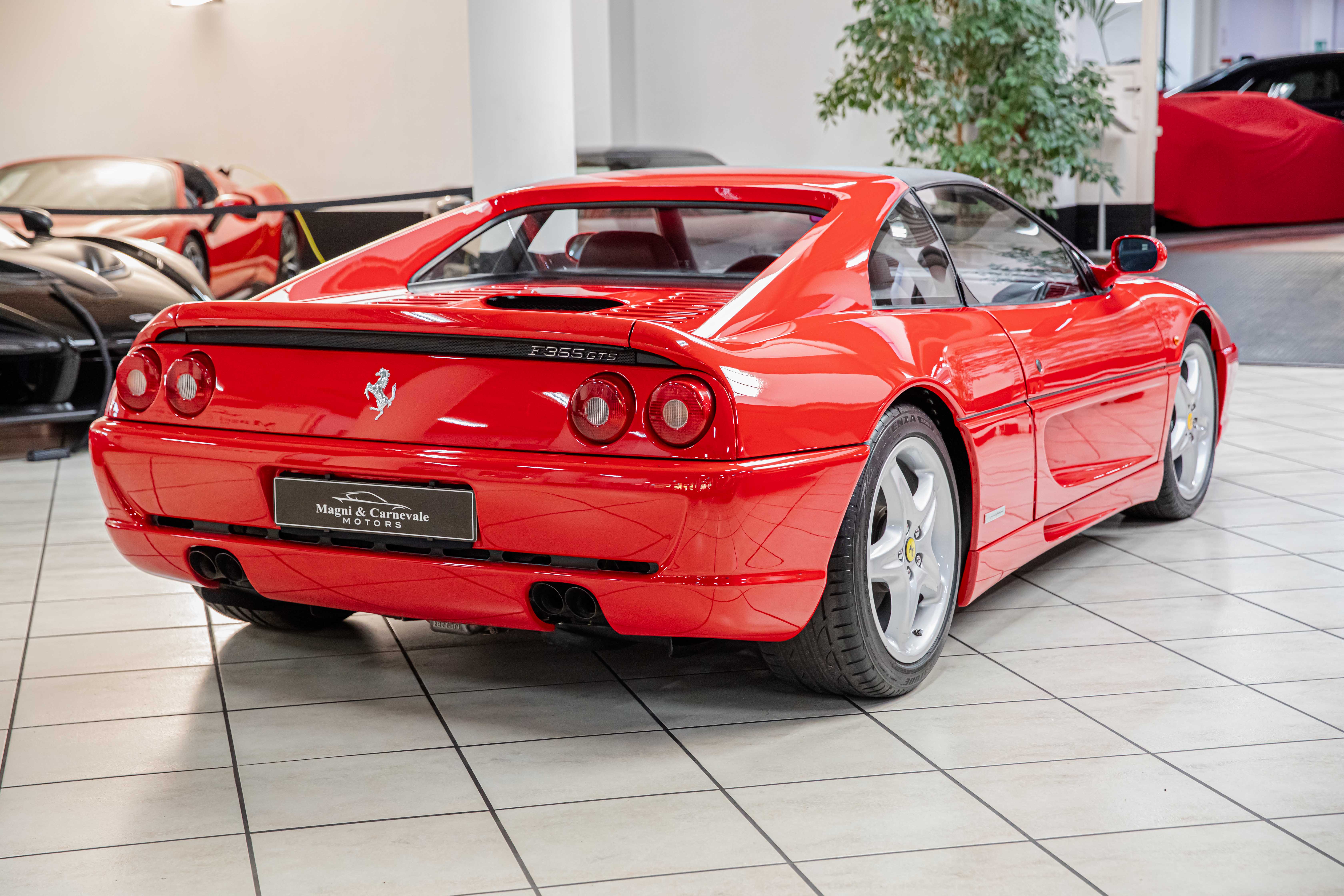 1996 Ferrari F355 GTS angeboten von einem Fachhändler in Milan, Italien, Foto 14 von 20