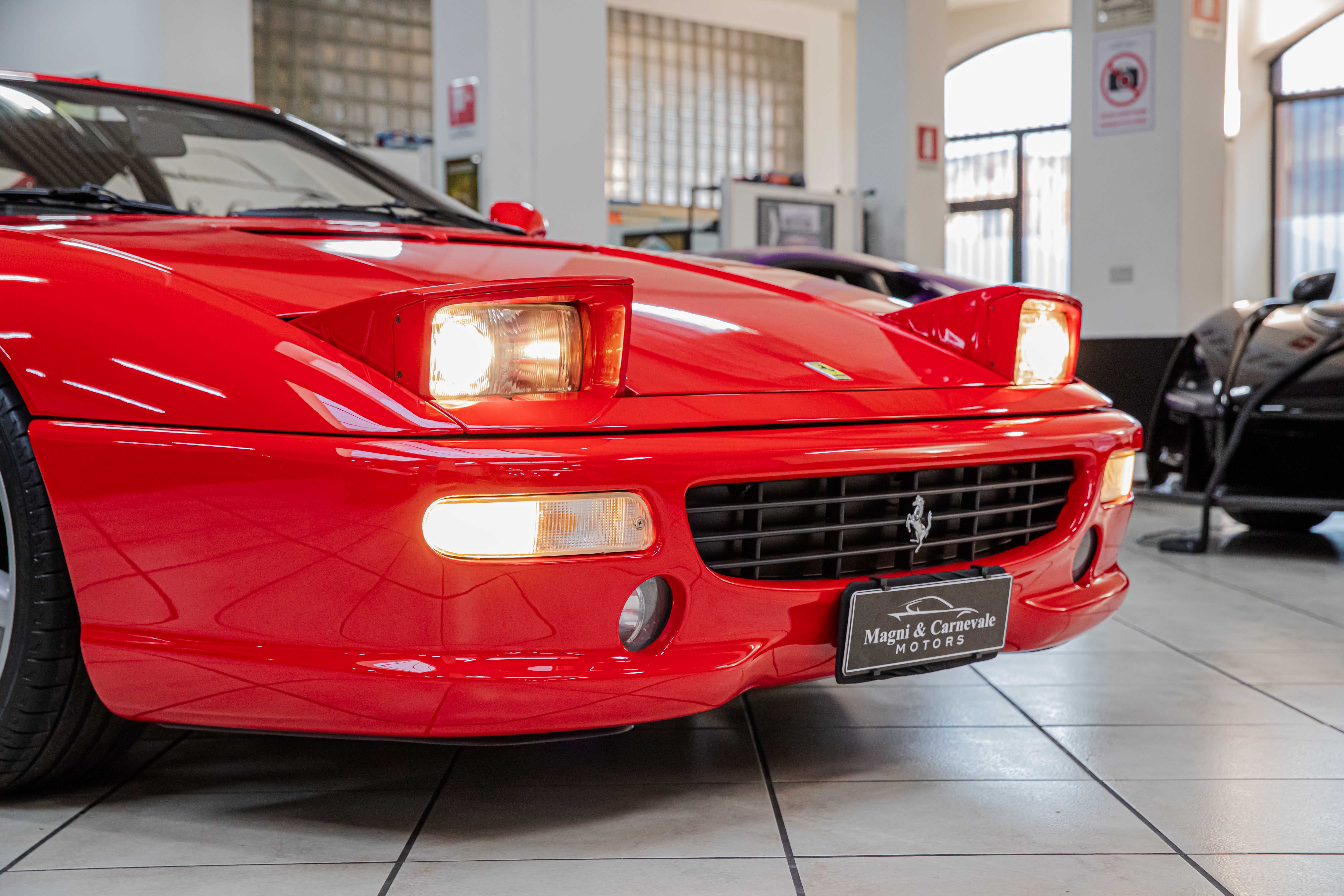 1996 Ferrari F355 GTS angeboten von einem Fachhändler in Milan, Italien, Foto 16 von 20