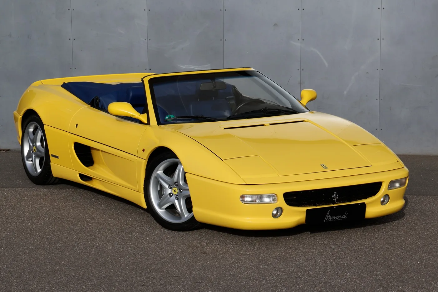 1996 Ferrari F355 Spider angeboten von einem Fachhändler in Düsseldorf, Deutschland, Hauptfoto