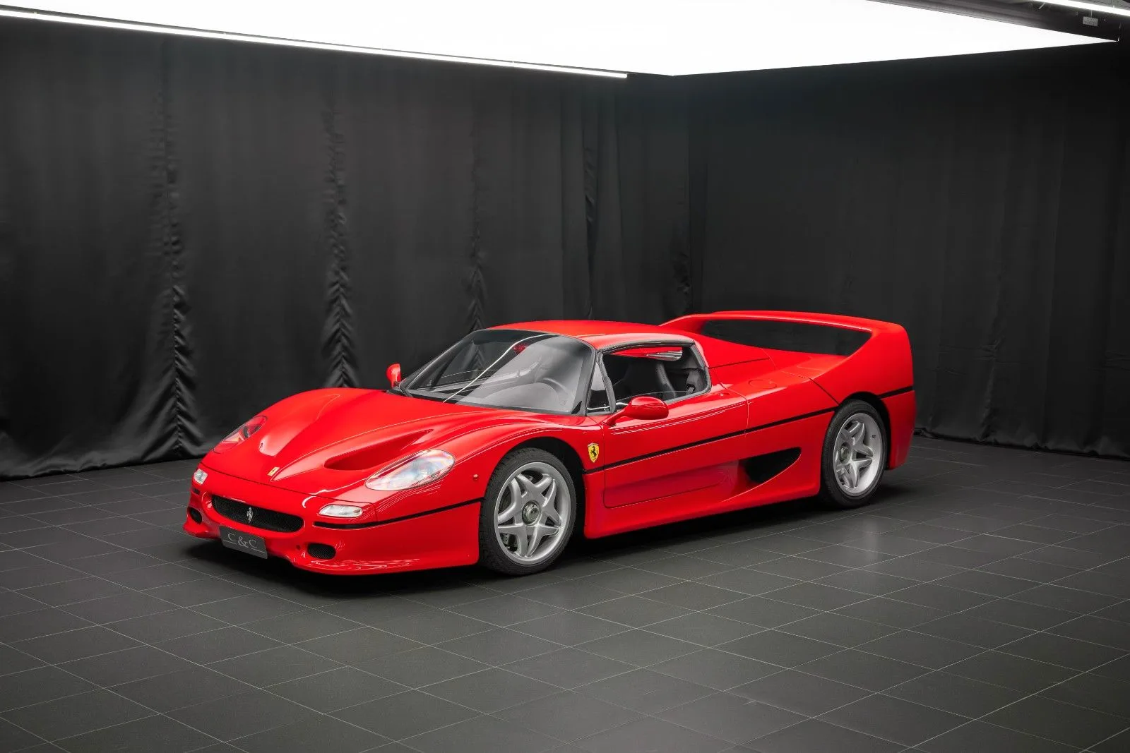 1996 Ferrari F50 angeboten von einem Supersportwagenhändler in Putzbrunn, Deutschland, Hauptfoto