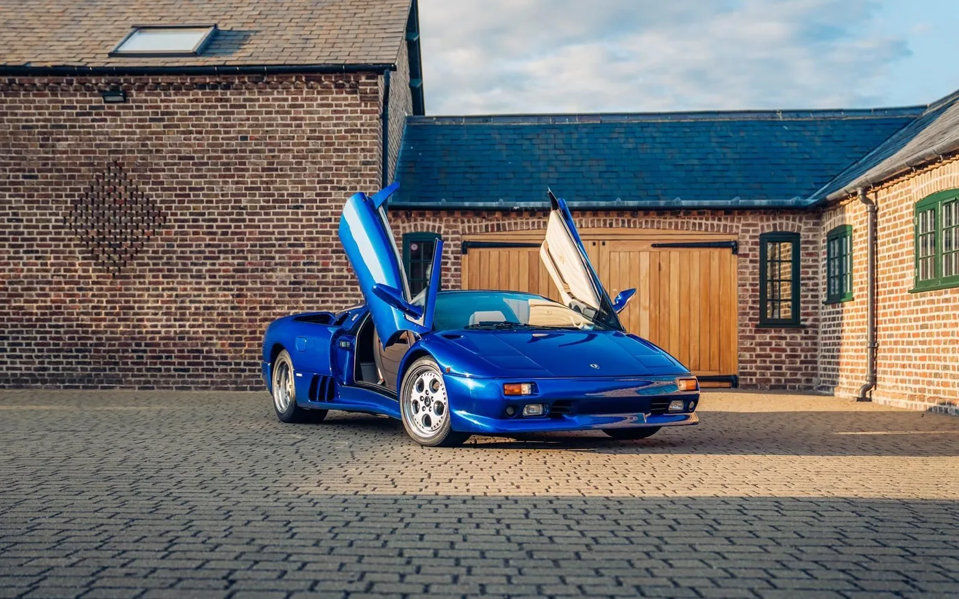 1996 Lamborghini Diablo VT Roadster angeboten von einem Fachhändler in Chorleywood, Vereinigtes Königreich, Foto 2 von 15