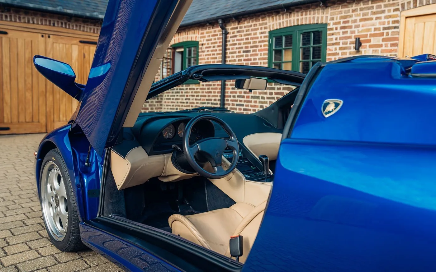 1996 Lamborghini Diablo VT Roadster angeboten von einem Fachhändler in Chorleywood, Vereinigtes Königreich, Foto 3 von 15