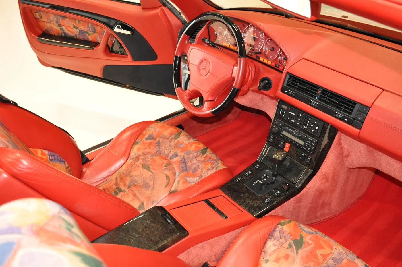 1996 Mercedes-Benz SL 500 angeboten von einem Oldtimerhändler in Alkmaar, Niederlande, Foto 4 von 15