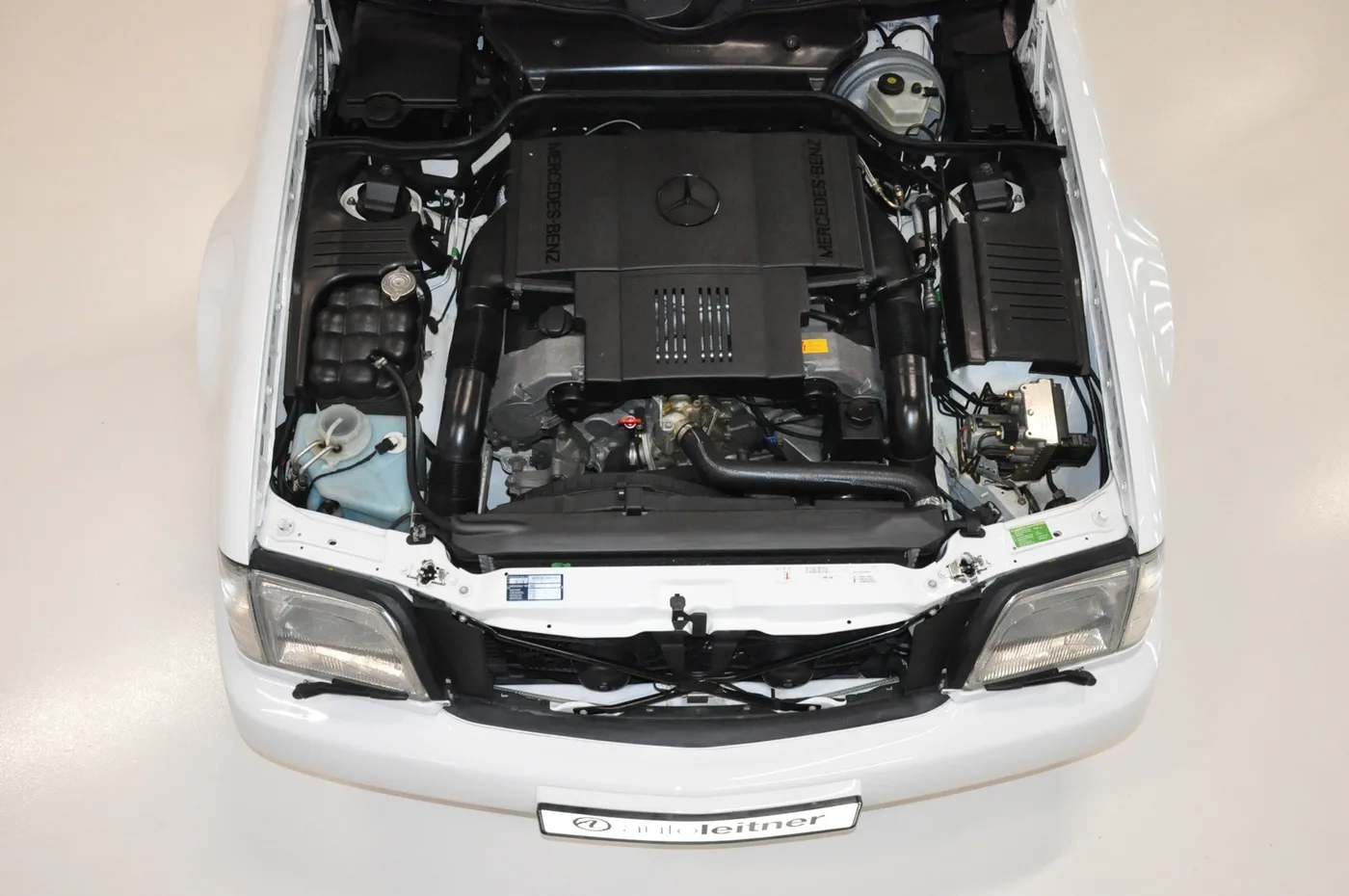 1996 Mercedes-Benz SL 500 angeboten von einem Oldtimerhändler in Alkmaar, Niederlande, Foto 8 von 15