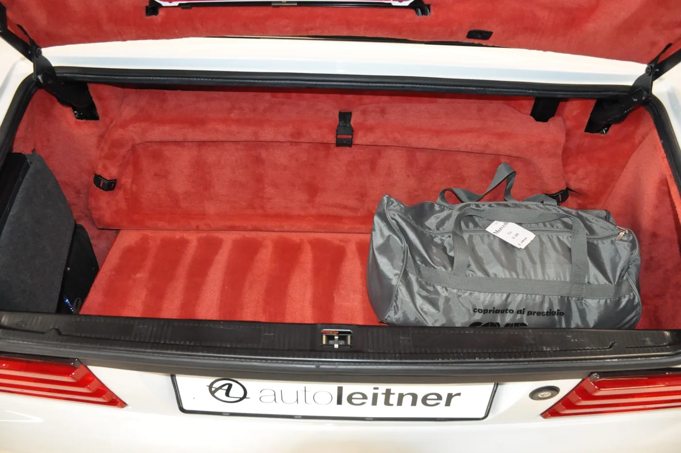 1996 Mercedes-Benz SL 500 angeboten von einem Oldtimerhändler in Alkmaar, Niederlande, Foto 9 von 15