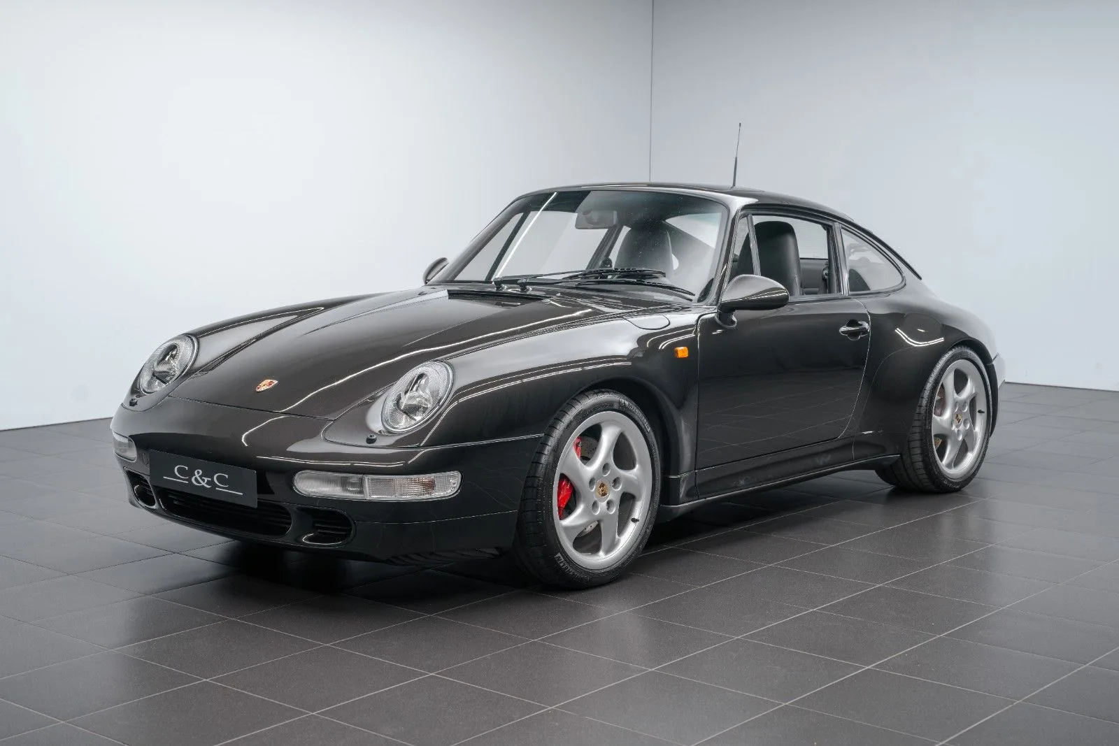 1996 Porsche 911 Carrera 4S angeboten von einem Supersportwagenhändler in Putzbrunn, Deutschland, Hauptfoto