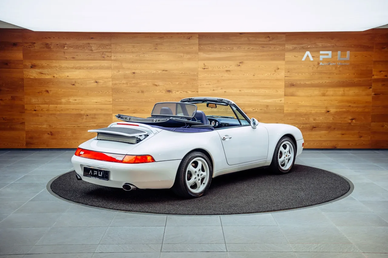 1996 Porsche 911 Carrera Cabriolet proposée par un concessionnaire spécialisé à Uznach, Suisse, photo principale