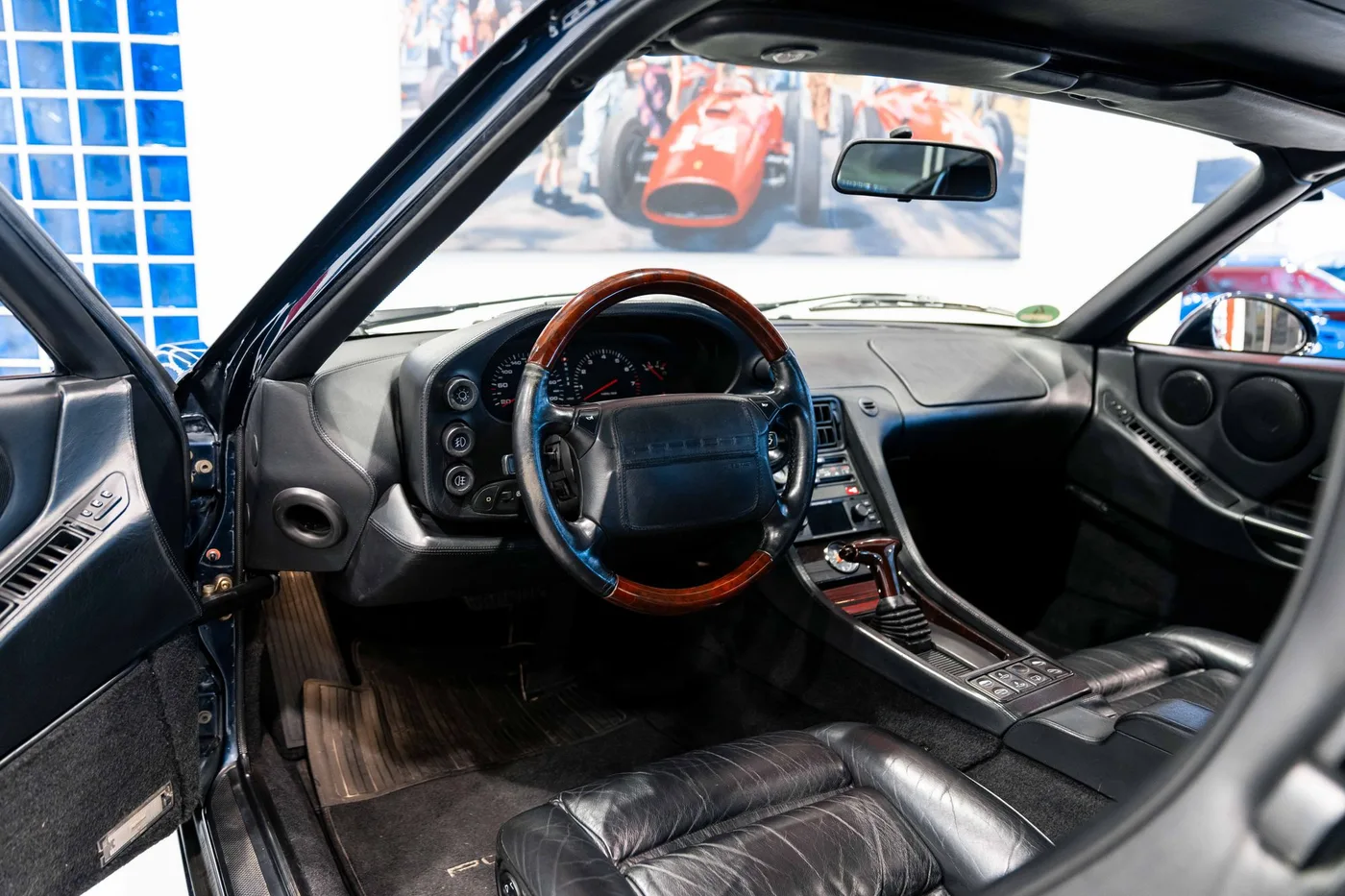 1996 Porsche 928 GTS angeboten von einem Oldtimerspezialisten in London, Vereinigtes Königreich, Foto 13 von 18