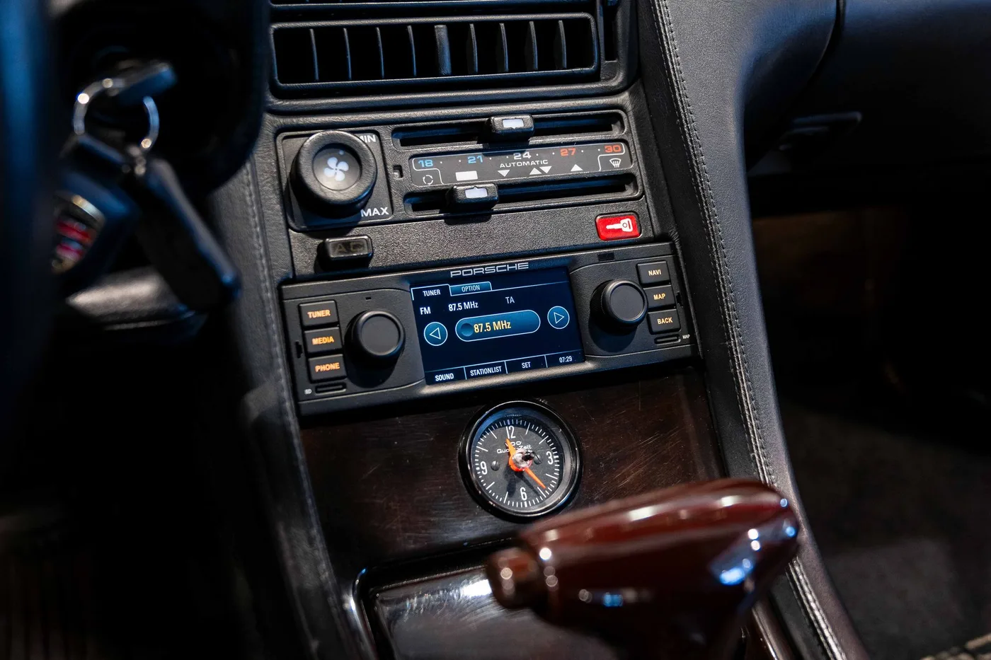 1996 Porsche 928 GTS angeboten von einem Oldtimerspezialisten in London, Vereinigtes Königreich, Foto 17 von 18