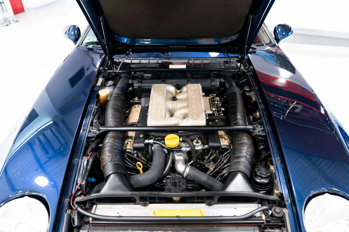 1996 Porsche 928 GTS angeboten von einem Oldtimerspezialisten in London, Vereinigtes Königreich, Foto 18 von 18