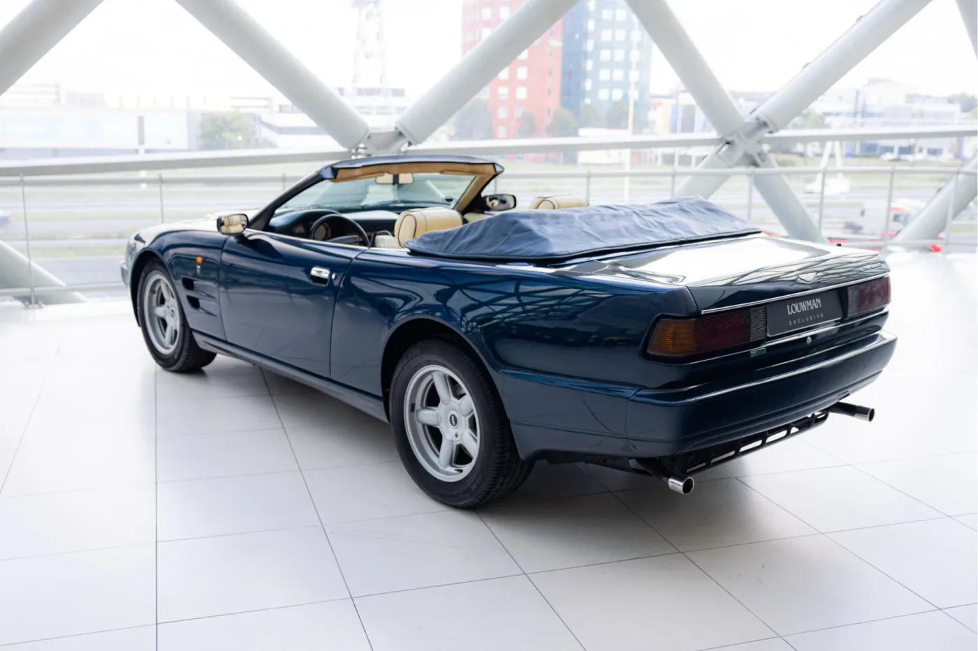 1997 Aston Martin V8 Volante angeboten von einem offiziellen McLaren und Morgan-Vertragshändler in Utrecht, Niederlande, Foto 2 von 25