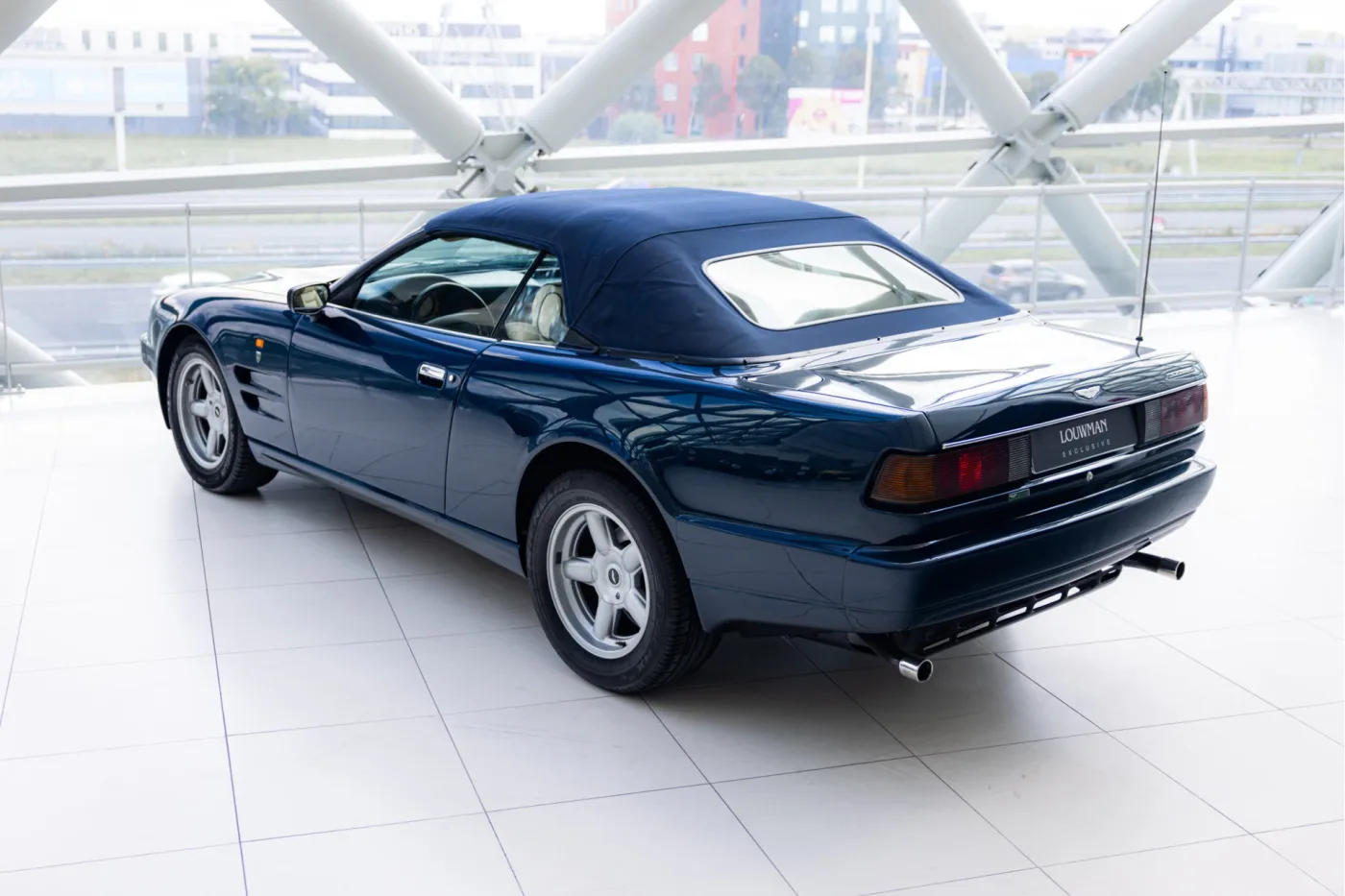 1997 Aston Martin V8 Volante angeboten von einem offiziellen McLaren und Morgan-Vertragshändler in Utrecht, Niederlande, Foto 7 von 25