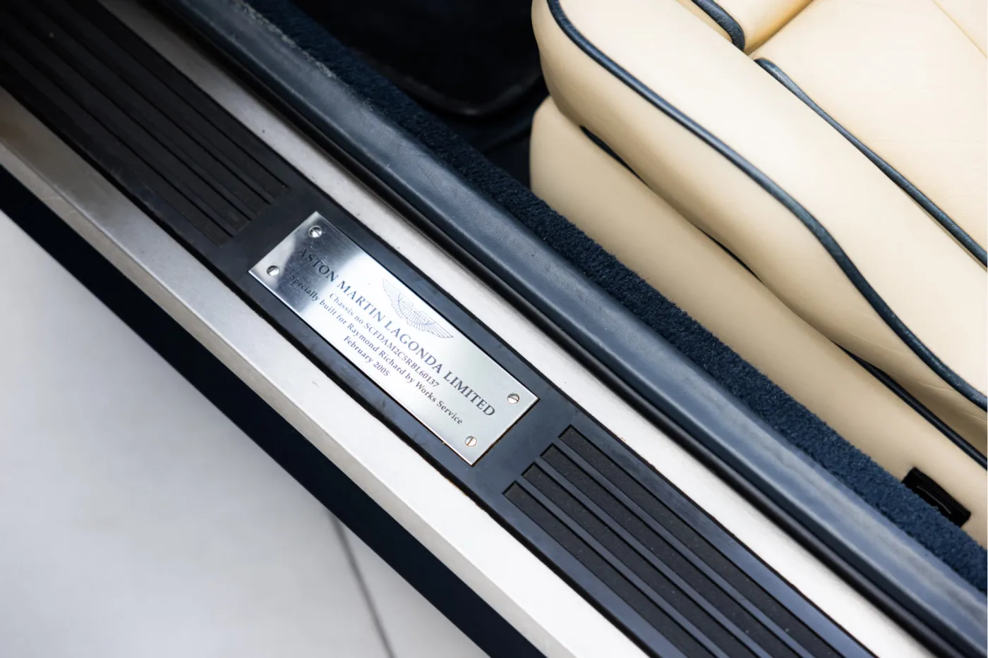1997 Aston Martin V8 Volante angeboten von einem offiziellen McLaren und Morgan-Vertragshändler in Utrecht, Niederlande, Foto 12 von 25