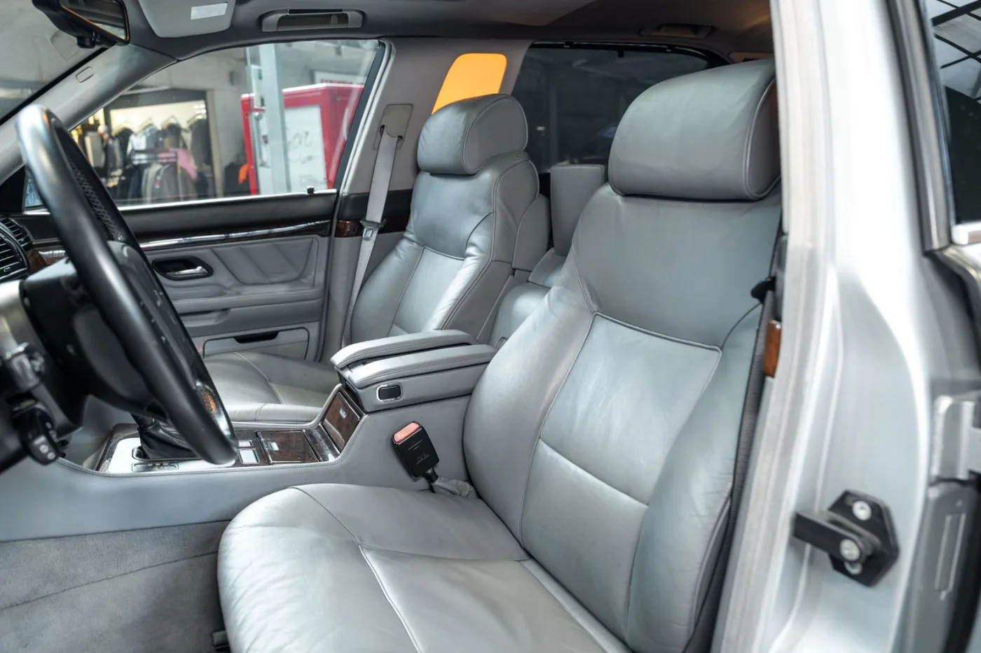 1997 BMW 750iL L7 angeboten von einem Fachhändler in Neuss, Deutschland, Foto 11 von 25