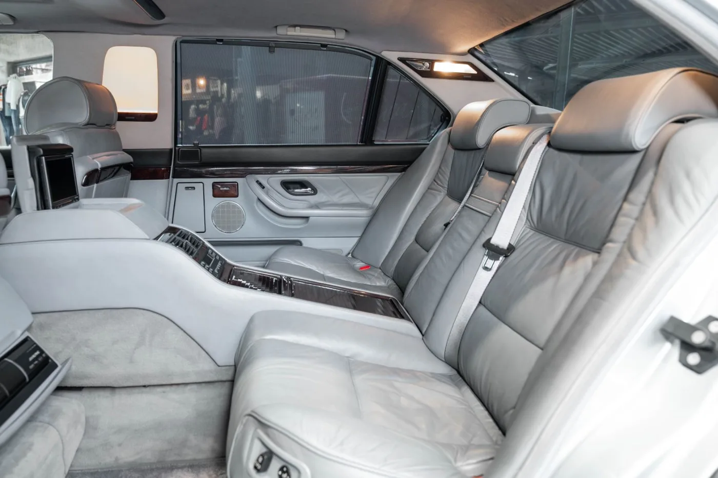 1997 BMW 750iL L7 angeboten von einem Fachhändler in Neuss, Deutschland, Foto 12 von 25