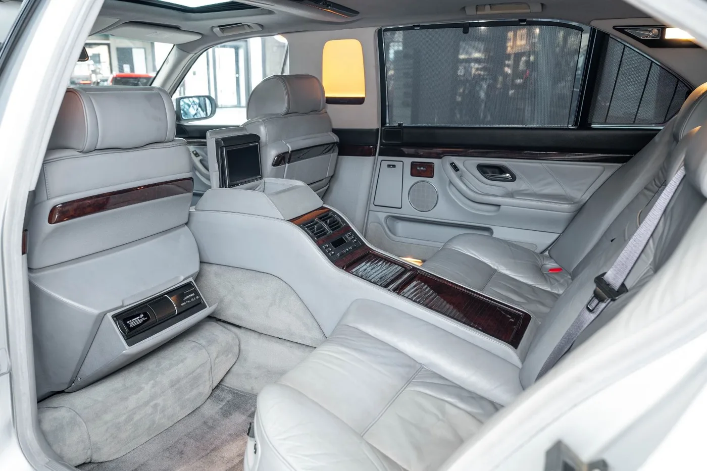 1997 BMW 750iL L7 angeboten von einem Fachhändler in Neuss, Deutschland, Foto 13 von 25