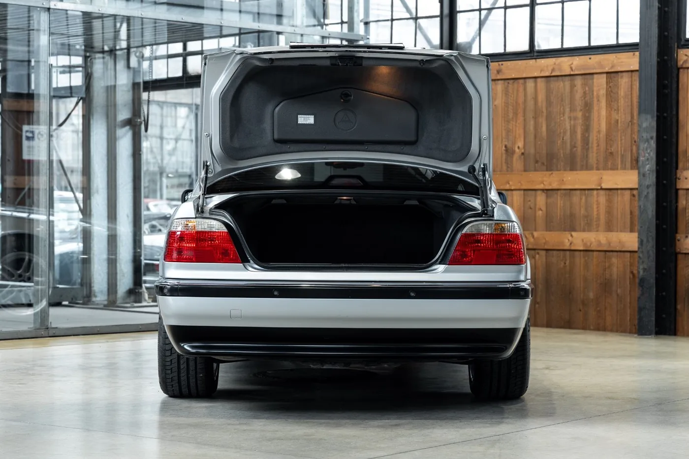1997 BMW 750iL L7 angeboten von einem Fachhändler in Neuss, Deutschland, Foto 23 von 25