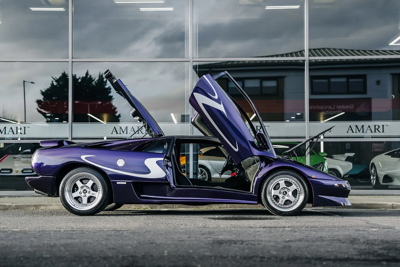 1997 Lamborghini Diablo SV angeboten von einem Supersportwagenhändler in Preston, Vereinigtes Königreich, Foto 5 von 25