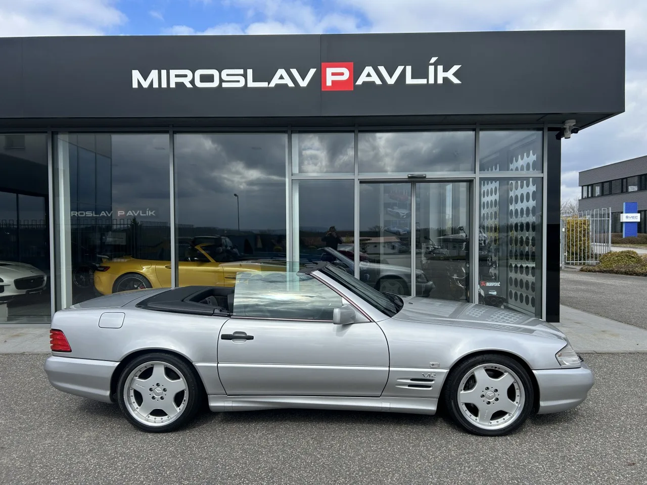 1997 Mercedes-AMG SL 70 offered by a specialist dealer in Písek, Czechia, photo 6 of 36
