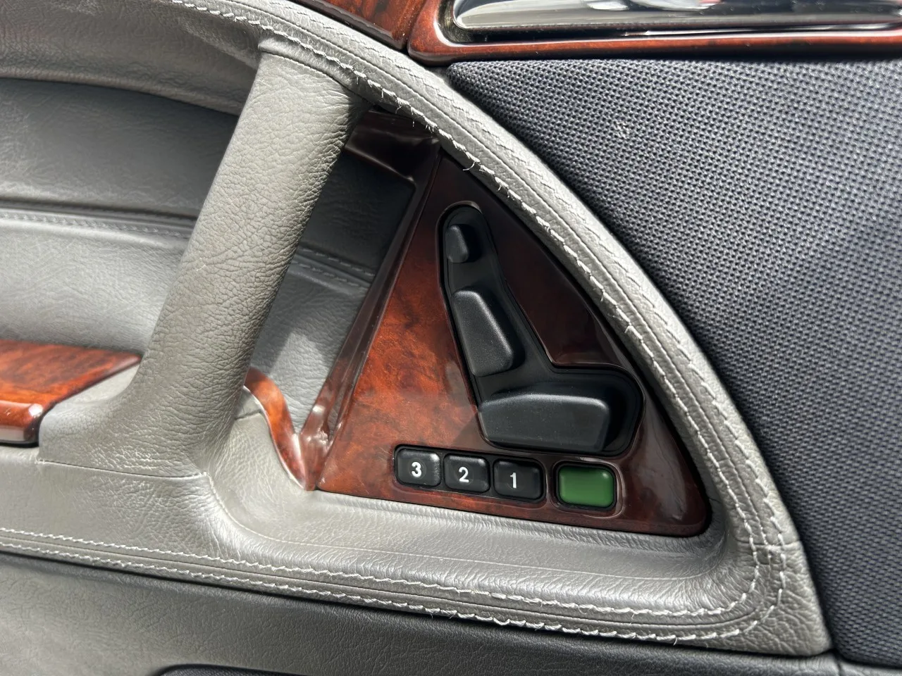 1997 Mercedes-AMG SL 70 offered by a specialist dealer in Písek, Czechia, photo 31 of 36