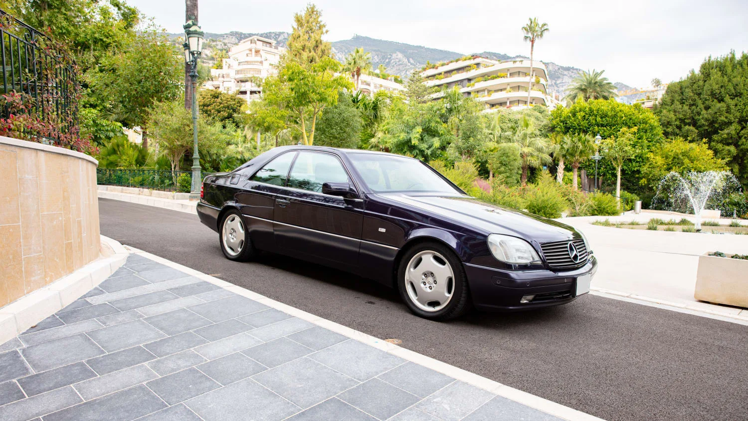 1997 Mercedes-Benz CL 600 proposée par un concessionnaire spécialisé à London, Royaume-Uni, photo principale