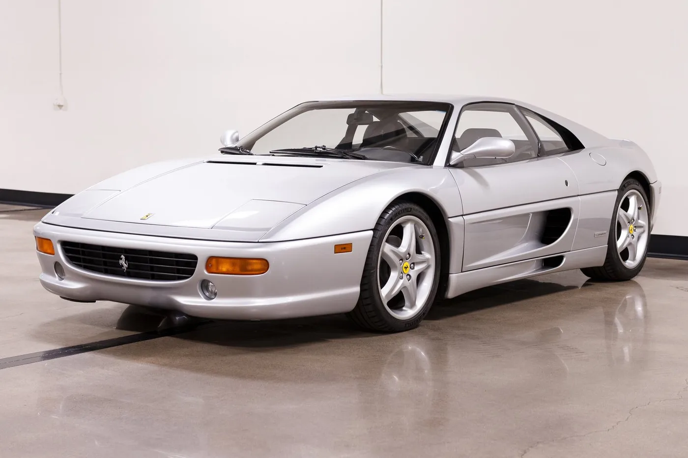 1998 Ferrari F355 Berlinetta F1 verkauft von einem Fachhändler in Costa Mesa, Vereinigte Staaten, Foto 4 von 15