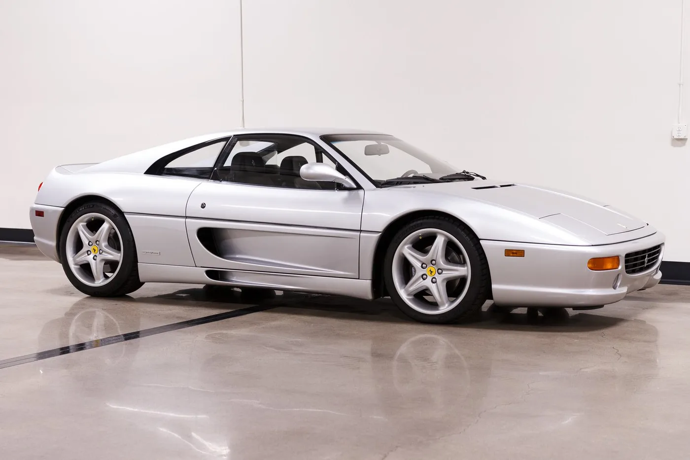 1998 Ferrari F355 Berlinetta F1 verkauft von einem Fachhändler in Costa Mesa, Vereinigte Staaten, Foto 8 von 15