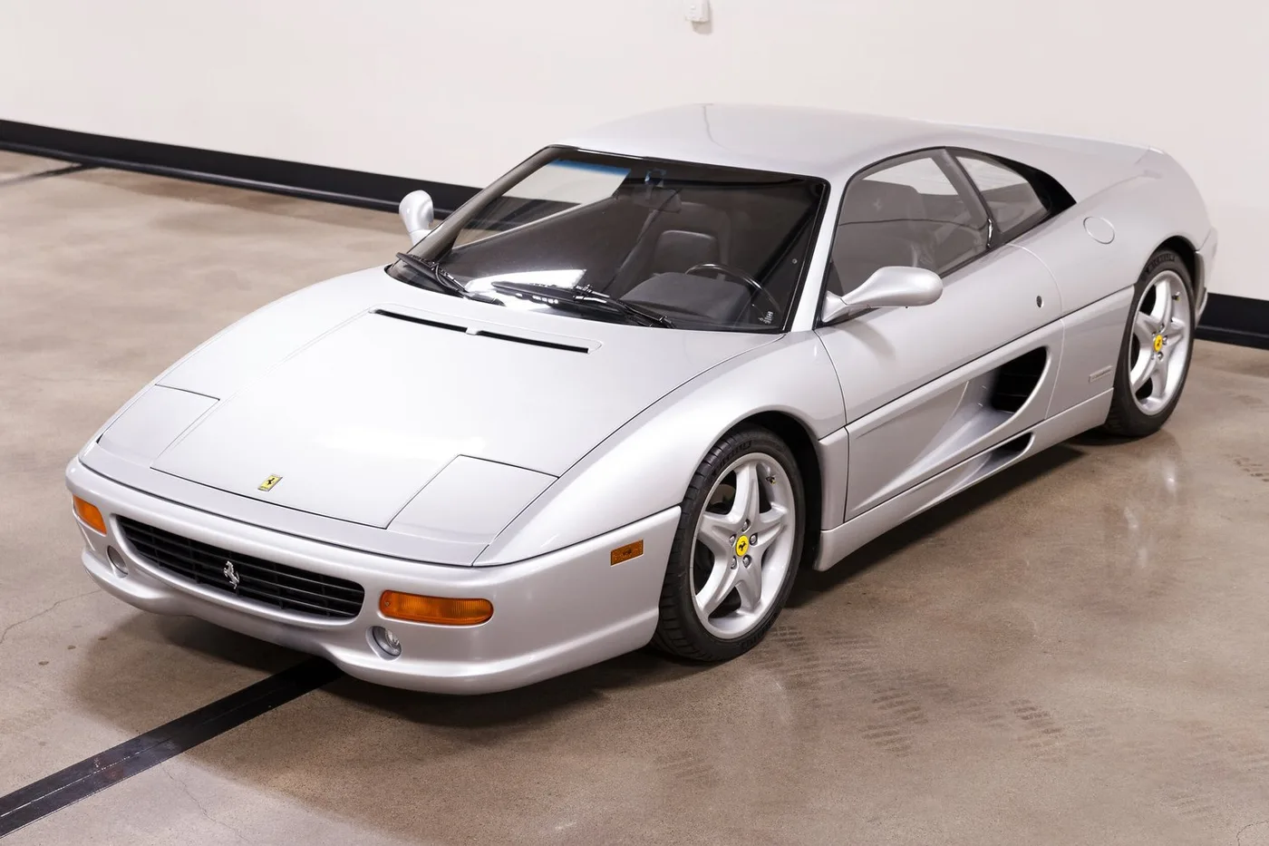 1998 Ferrari F355 Berlinetta F1 verkauft von einem Fachhändler in Costa Mesa, Vereinigte Staaten, Foto 11 von 15