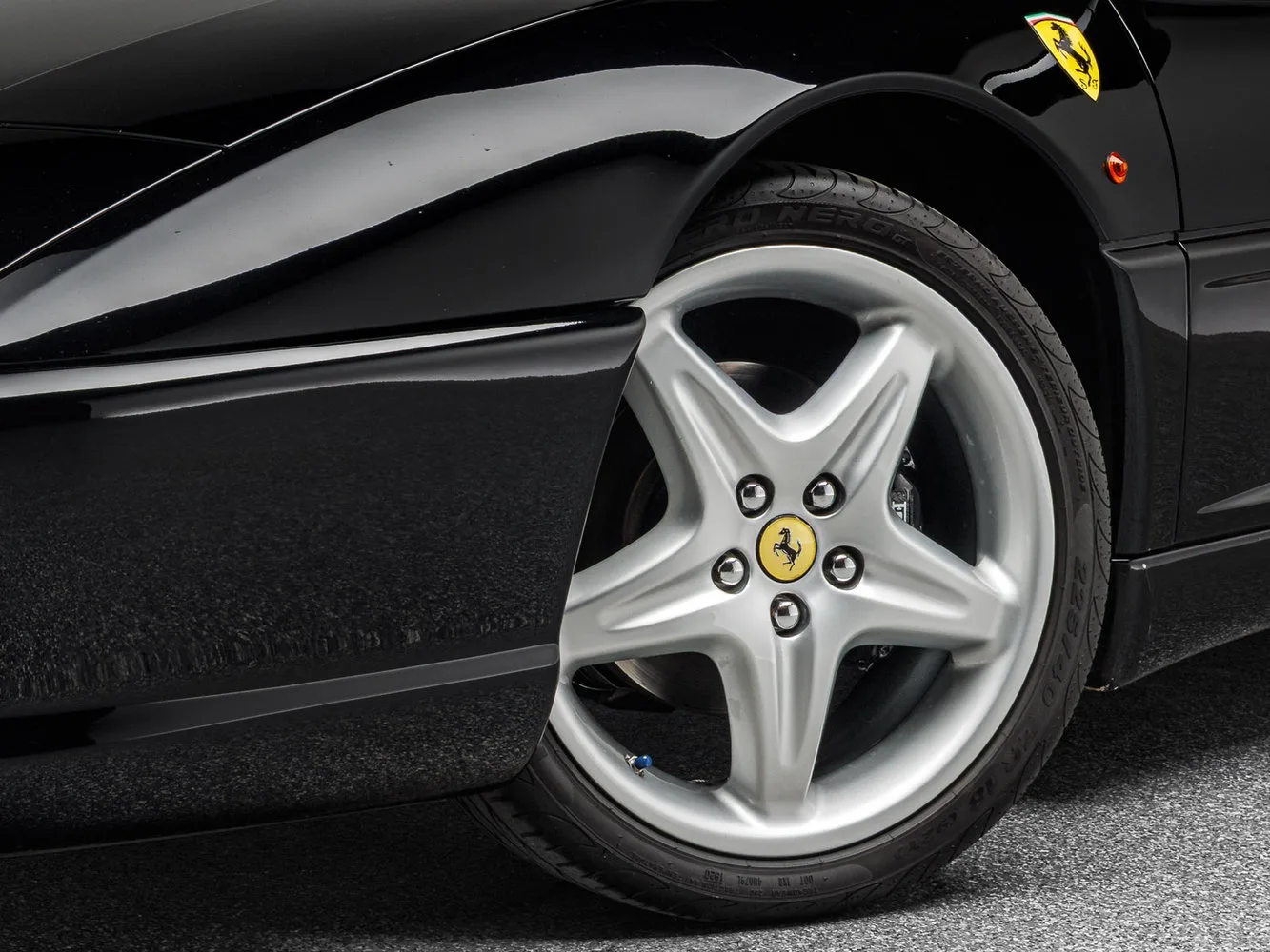 1998 Ferrari F355 GTS, 17/19