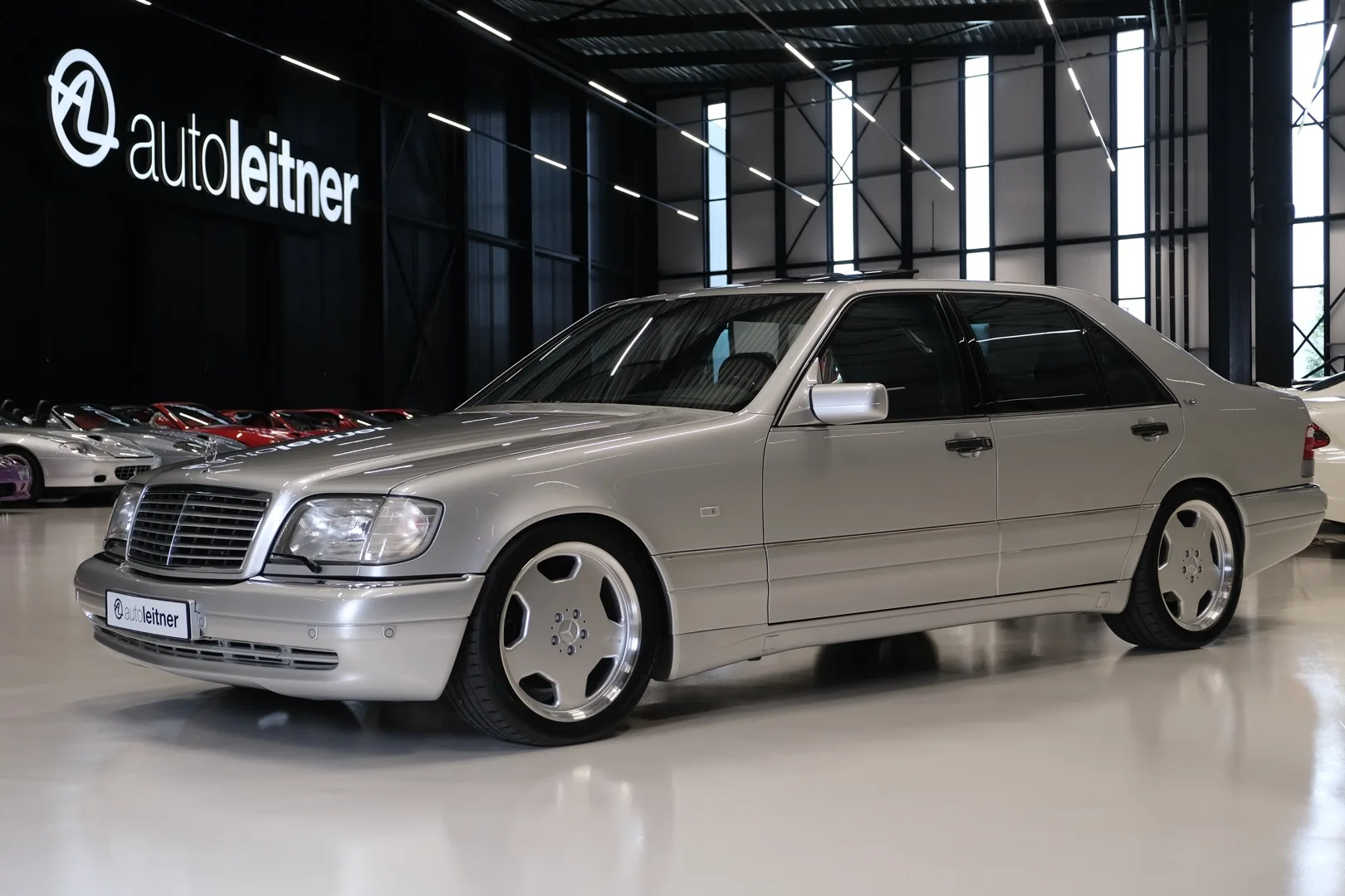 1998 Mercedes-Benz S 600 Lang proposée par un concessionnaire spécialisé à Alkmaar, Pays-Bas, photo principale