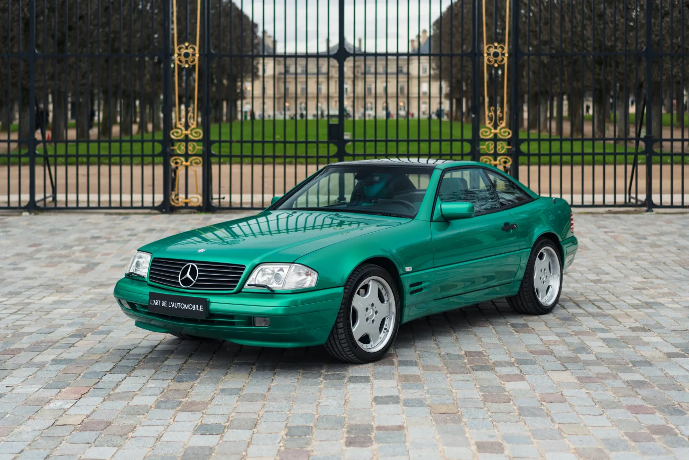 1998 Mercedes-Benz SL 500 proposée par un concessionnaire spécialisé à Paris, France, photo principale