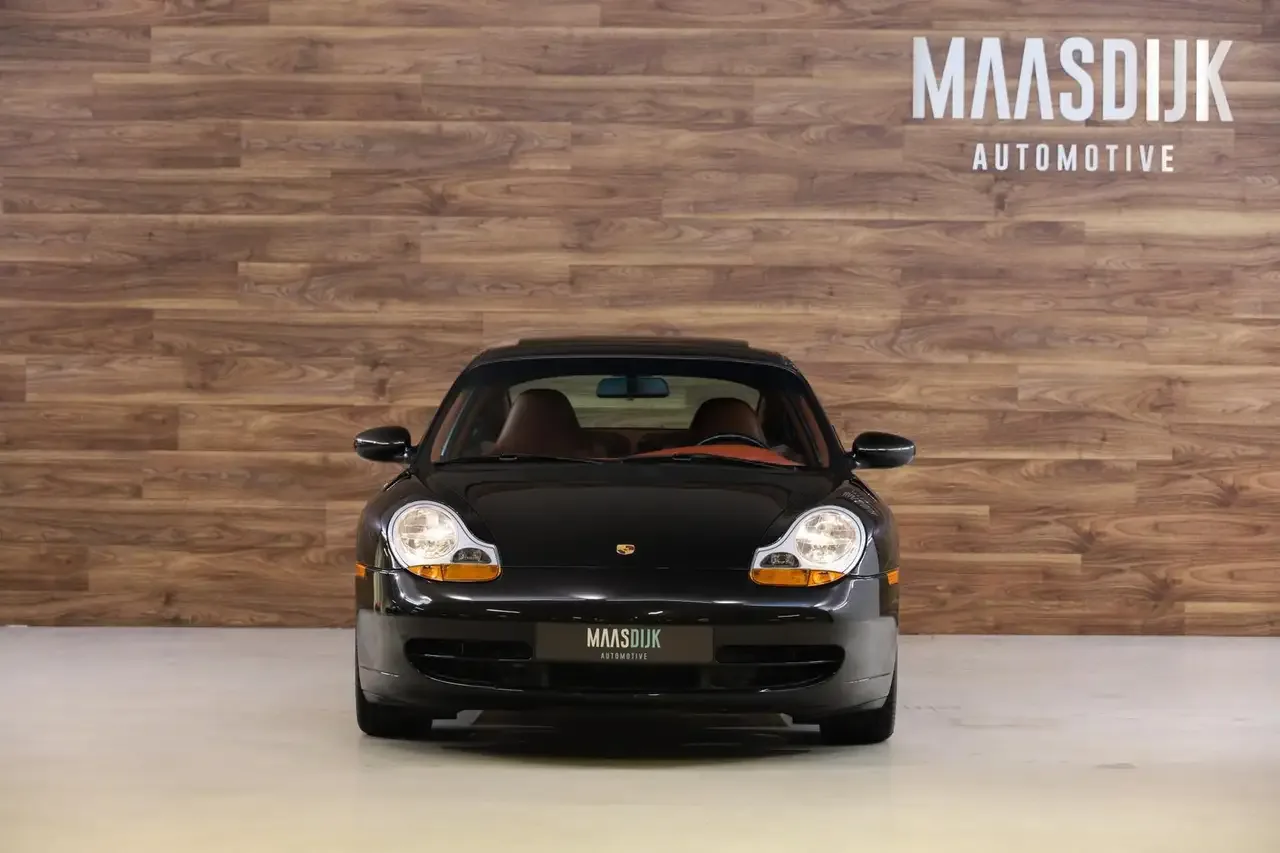 1998 Porsche 911 Carrera, 2/29