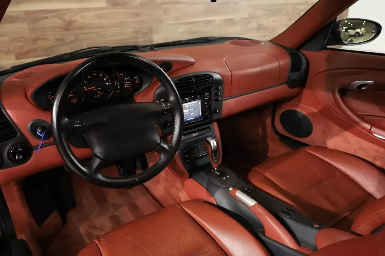 1998 Porsche 911 Carrera, 3/29