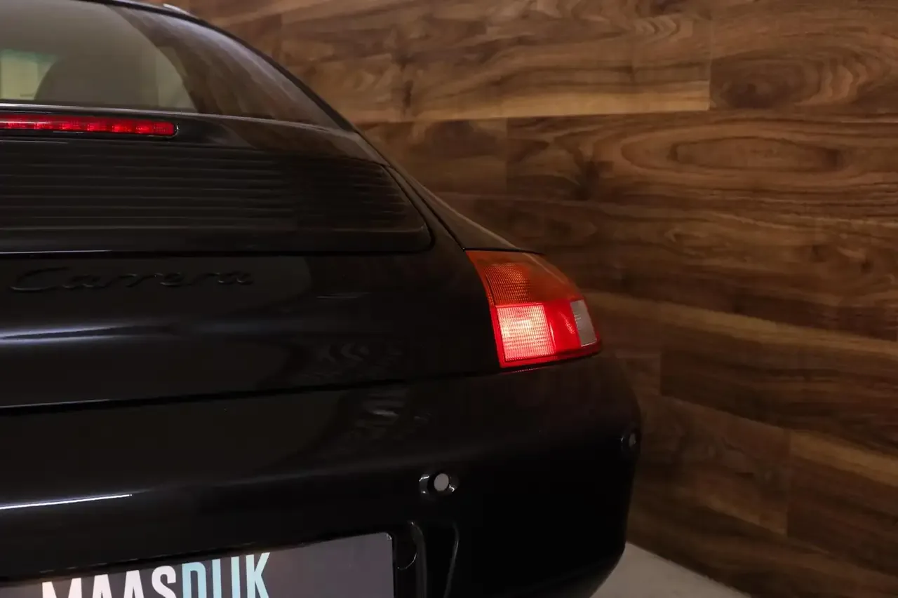 1998 Porsche 911 Carrera, 28/29