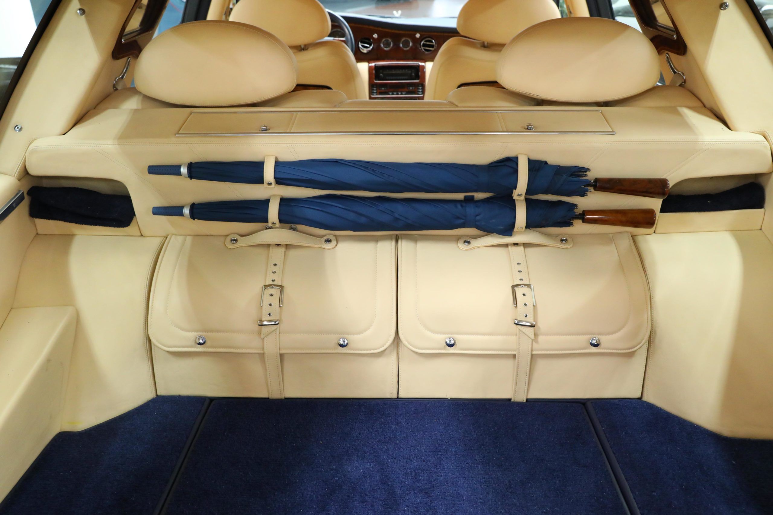 1998 Rolls-Royce Silver Seraph Estate Wagon offered by a specialist dealer in Milan, Italy, photo 3 of 20