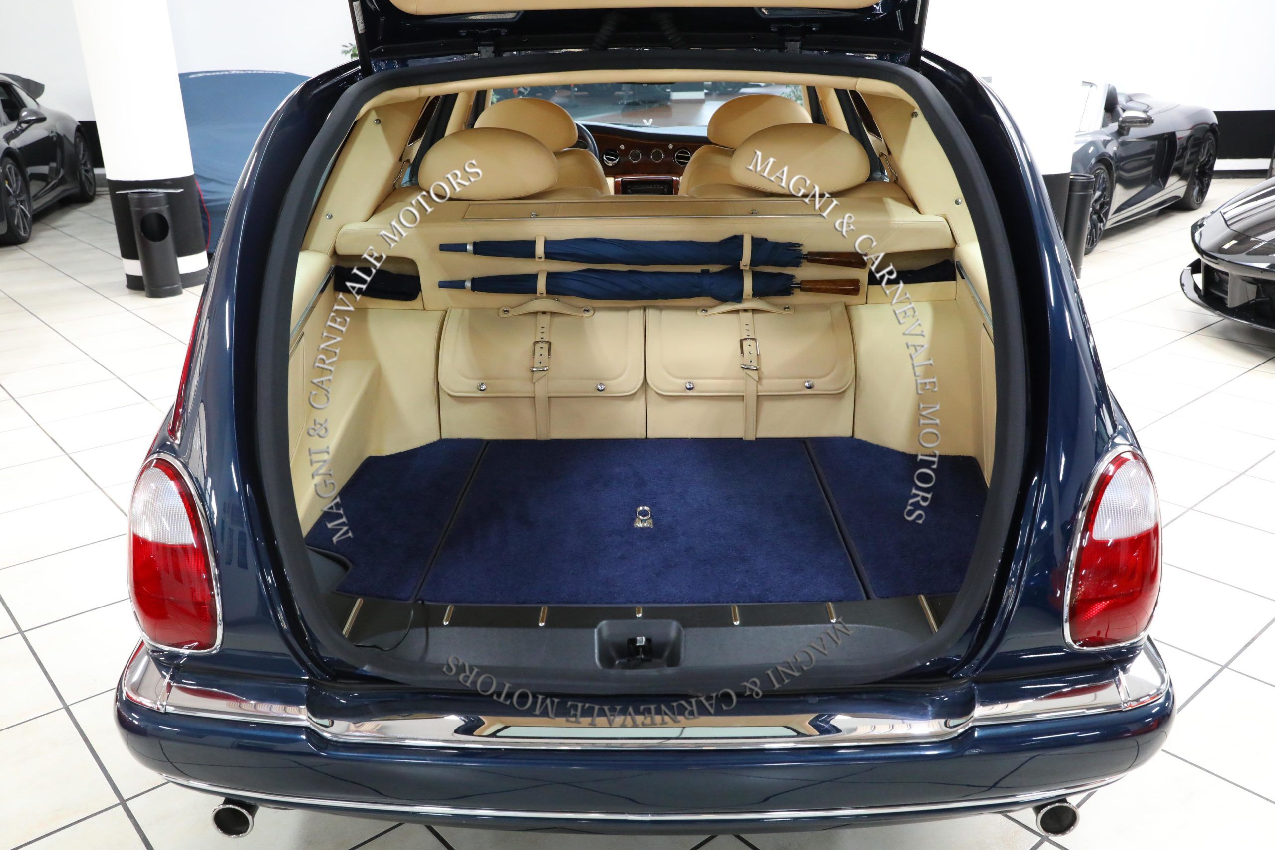1998 Rolls-Royce Silver Seraph Estate Wagon offered by a specialist dealer in Milan, Italy, photo 11 of 20