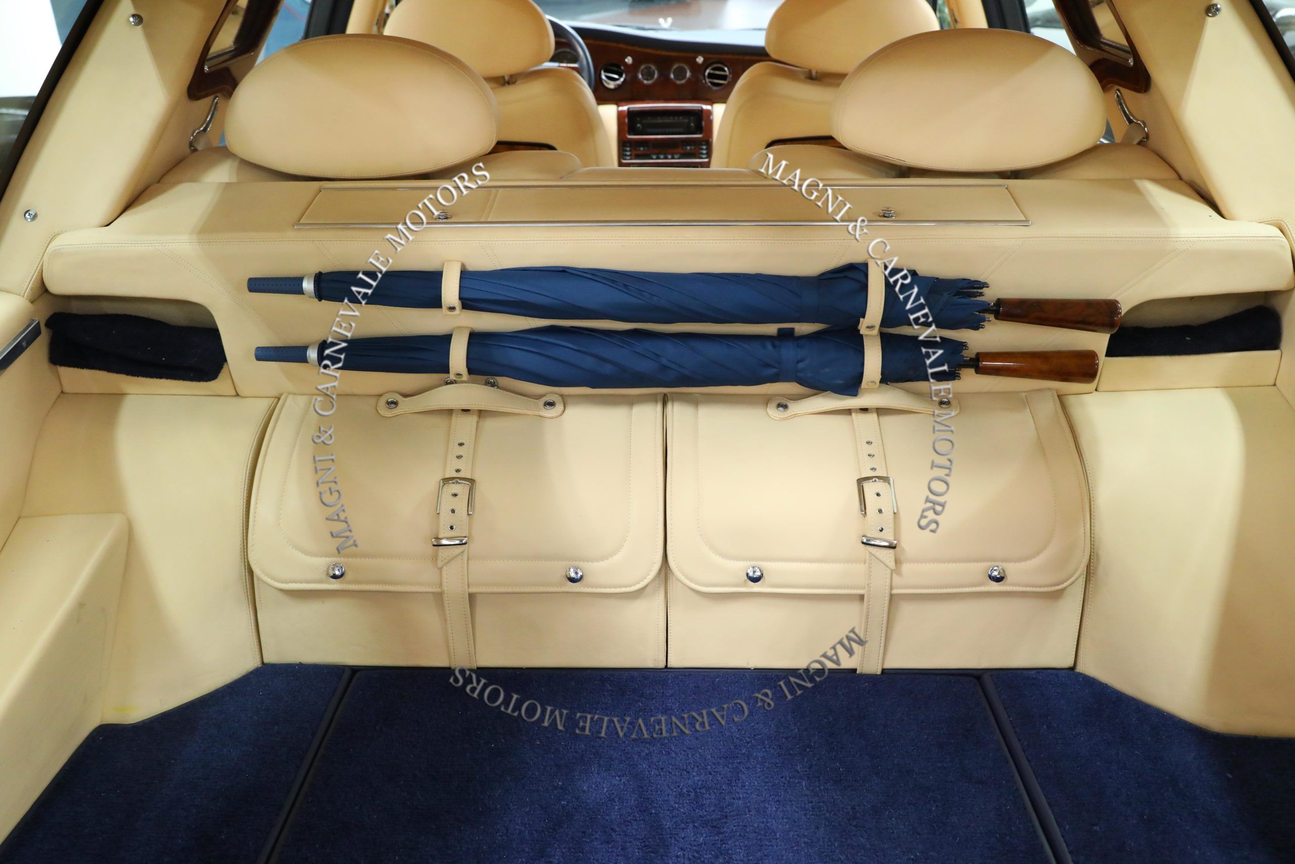 1998 Rolls-Royce Silver Seraph Estate Wagon offered by a specialist dealer in Milan, Italy, photo 14 of 20