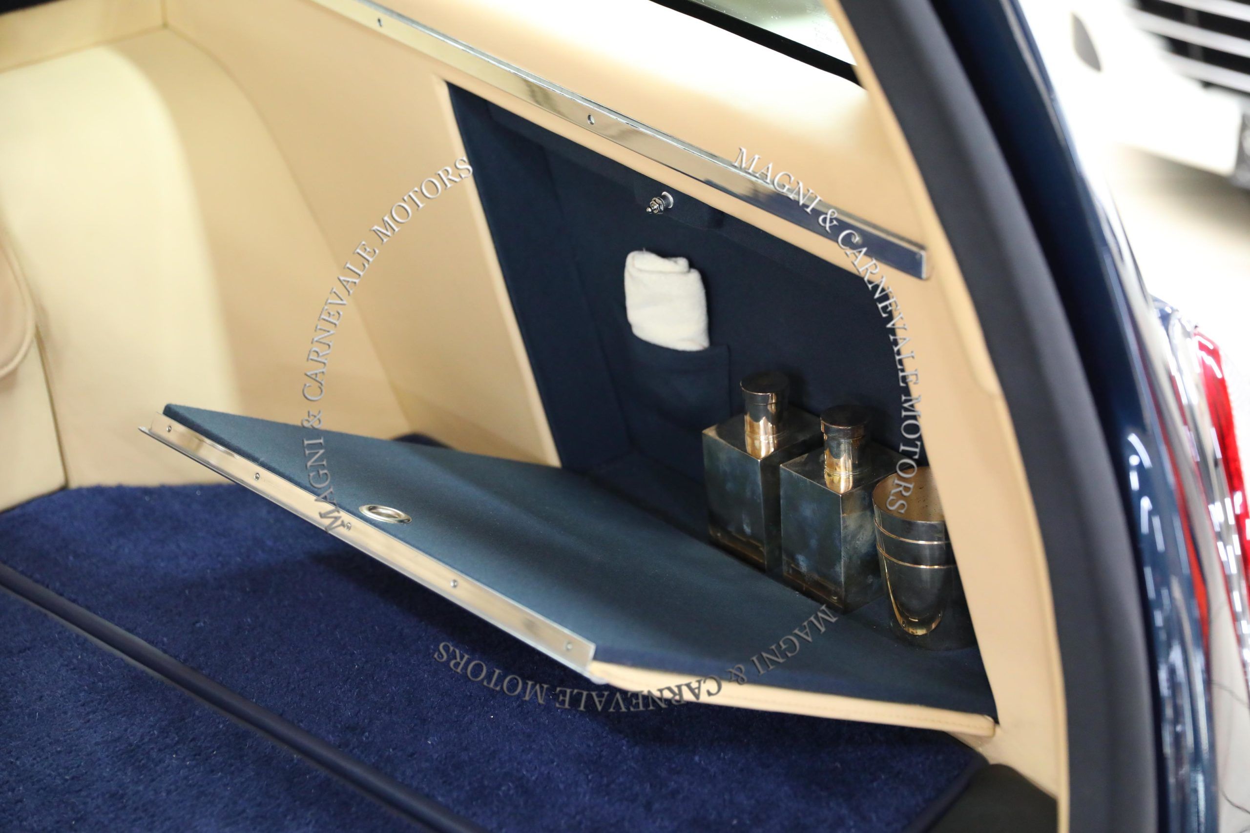 1998 Rolls-Royce Silver Seraph Estate Wagon offered by a specialist dealer in Milan, Italy, photo 16 of 20