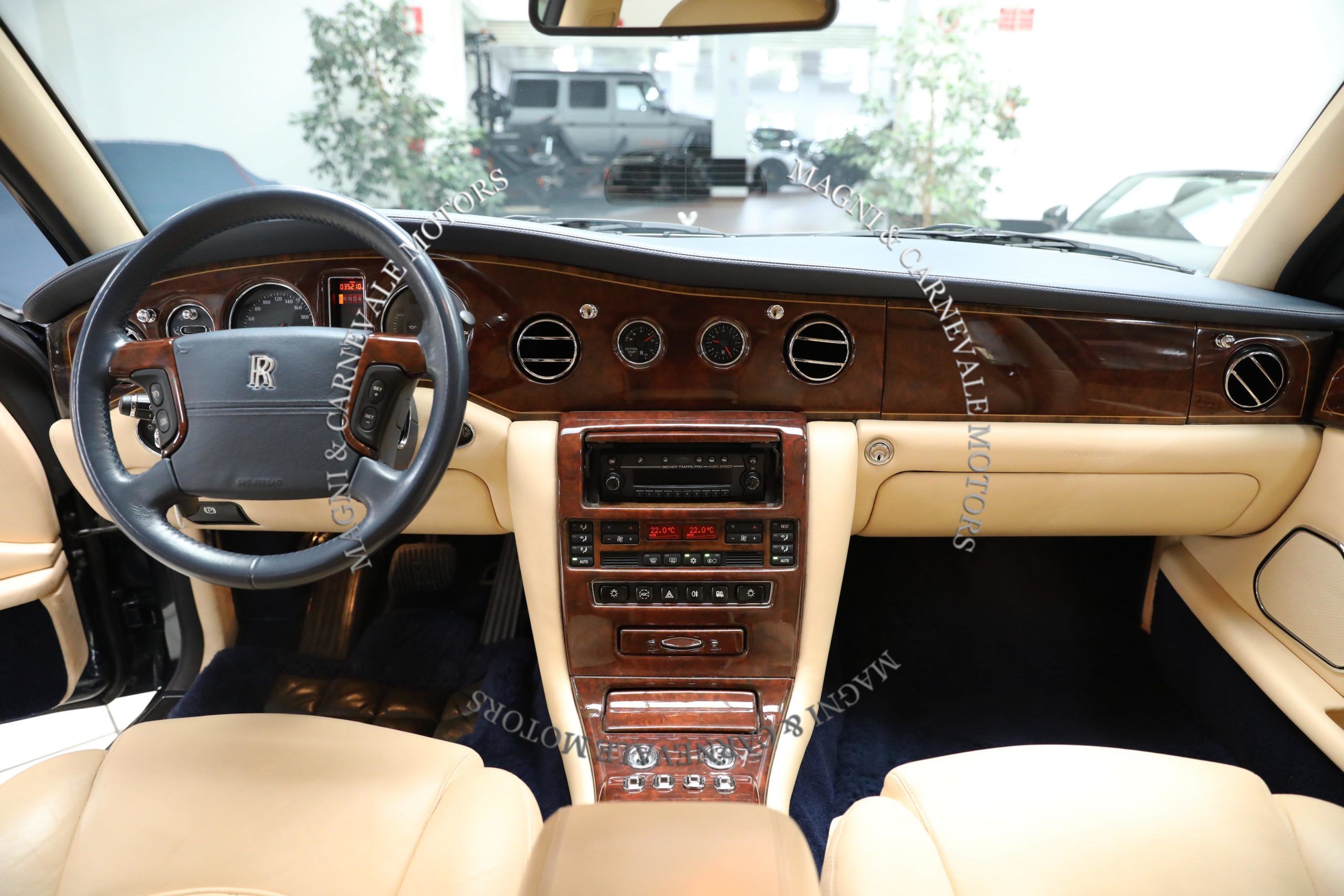 1998 Rolls-Royce Silver Seraph Estate Wagon offered by a specialist dealer in Milan, Italy, photo 19 of 20
