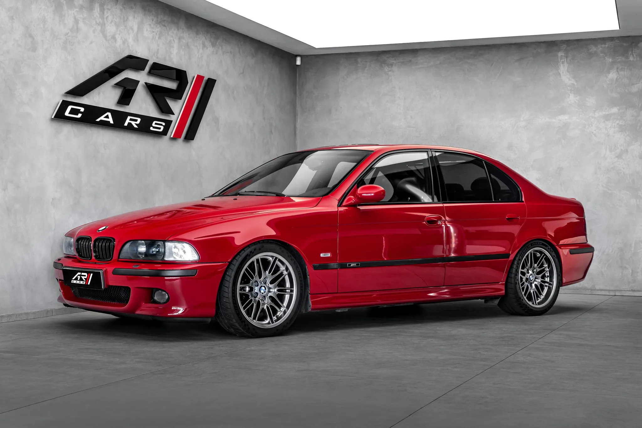 1999 BMW M5 E39, manual angeboten von einem Fachhändler in Ostrava, Tschechien, Hauptfoto