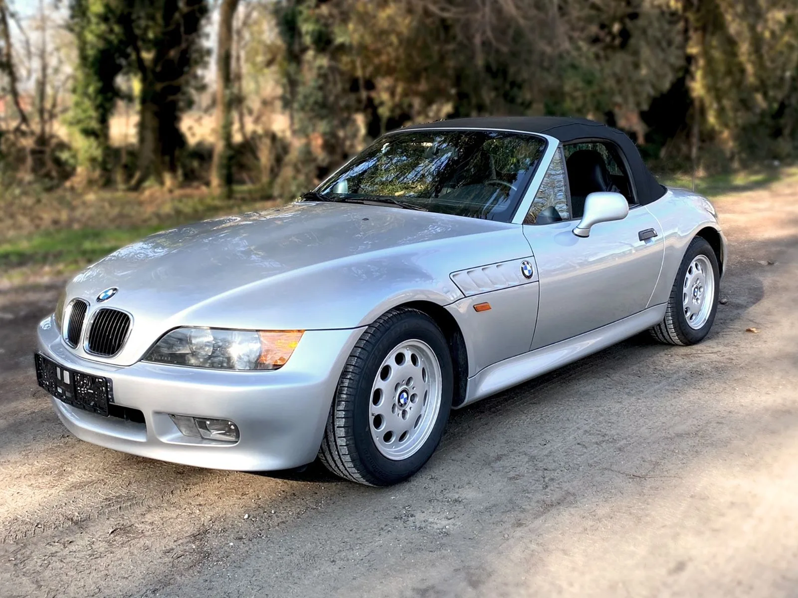1999 BMW Z3 1.9 en un concesionario especializado de Lindau, Alemania, foto principal