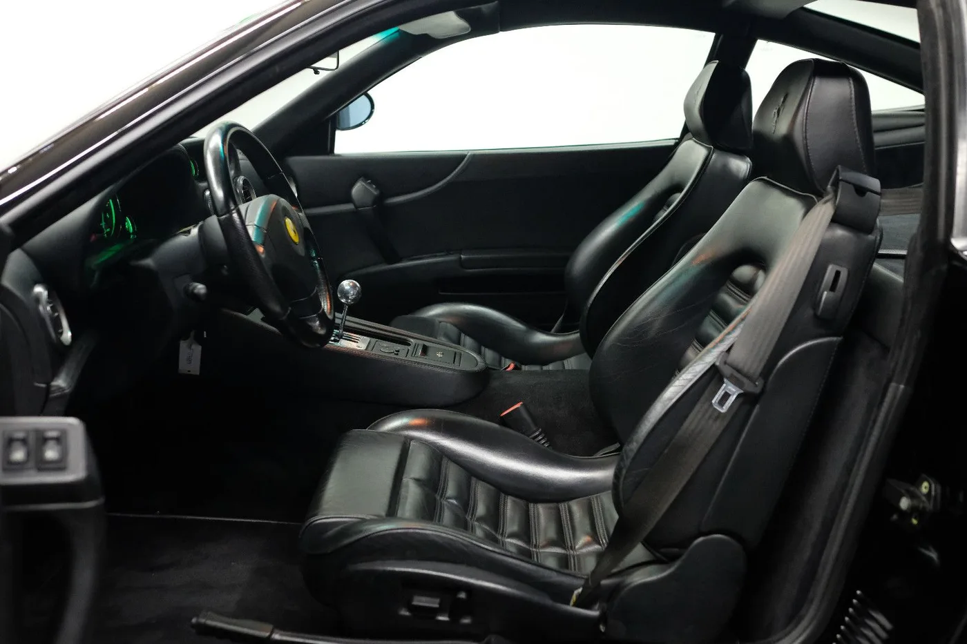 1999 Ferrari 550 Maranello offered by a specialist dealer in Nuremberg, Germany, photo 13 of 15