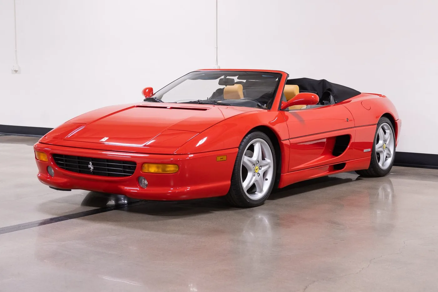 1999 Ferrari F355 Spider F1 verkauft von einem Fachhändler in Costa Mesa, Vereinigte Staaten, Foto 4 von 15