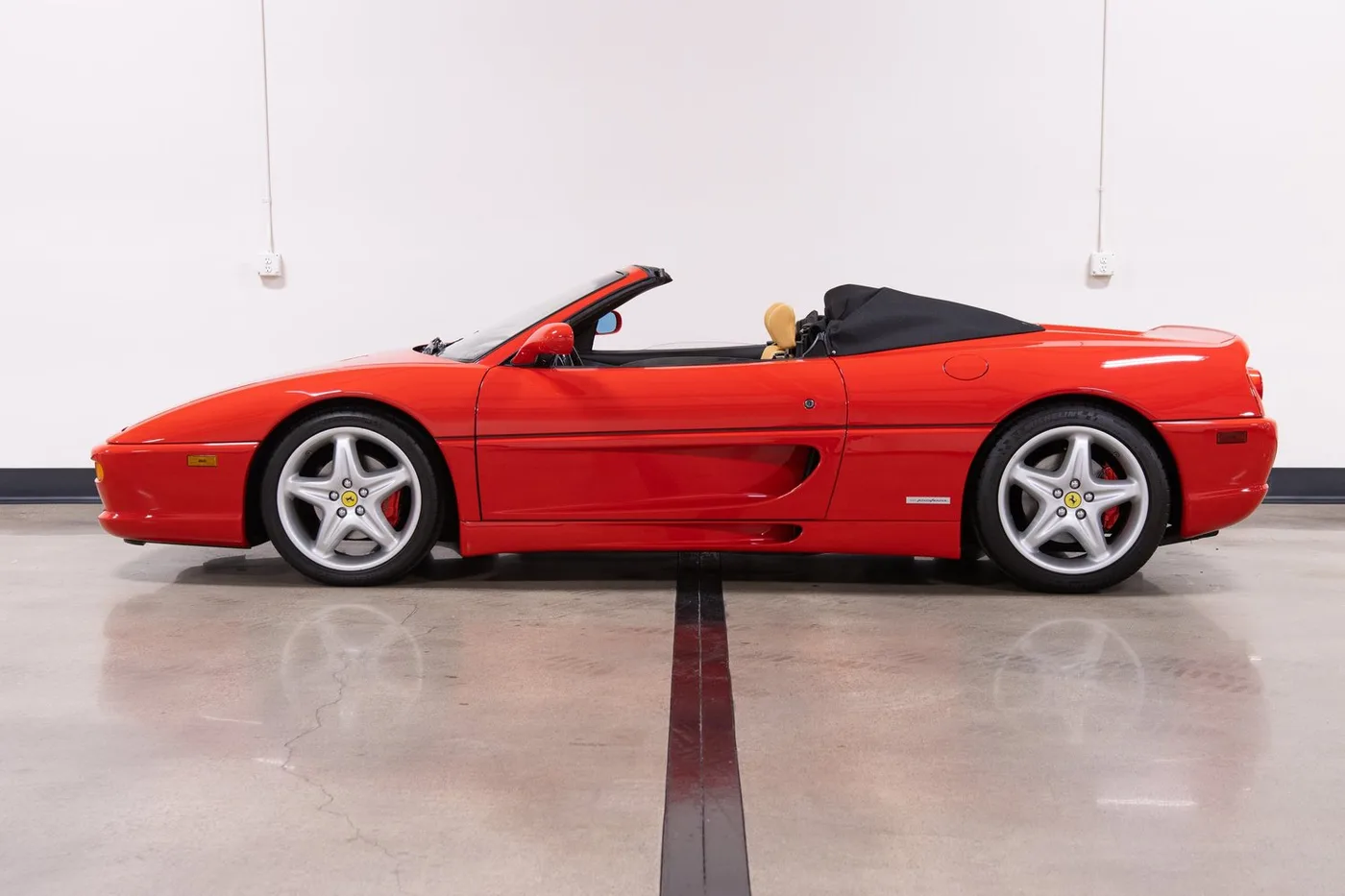 1999 Ferrari F355 Spider F1 verkauft von einem Fachhändler in Costa Mesa, Vereinigte Staaten, Foto 6 von 15