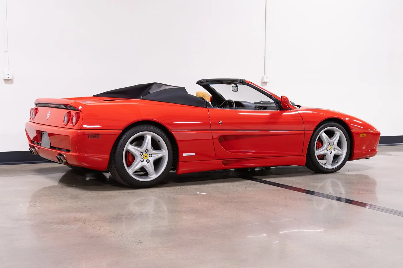 1999 Ferrari F355 Spider F1 verkauft von einem Fachhändler in Costa Mesa, Vereinigte Staaten, Foto 10 von 15