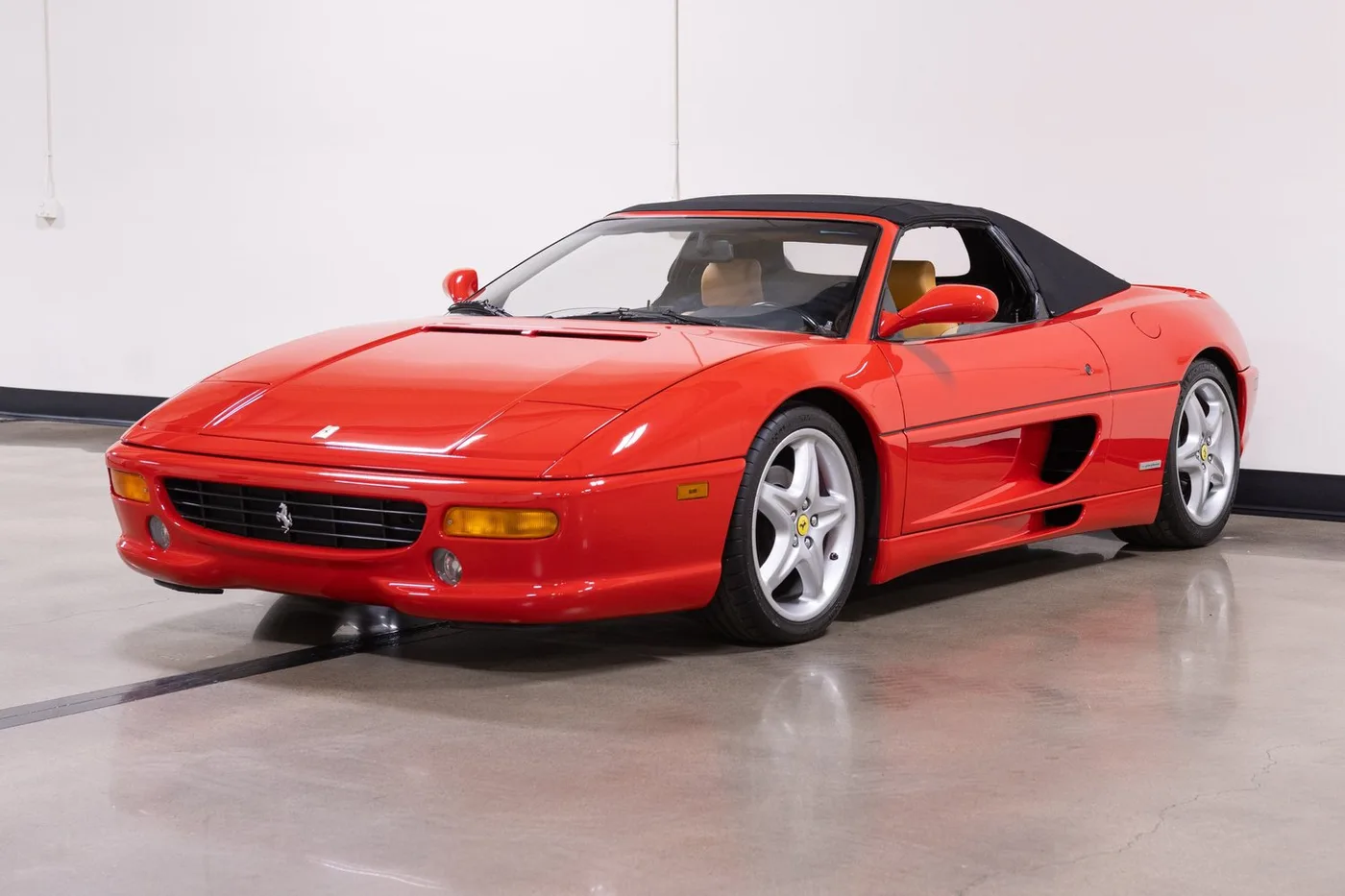 1999 Ferrari F355 Spider F1 verkauft von einem Fachhändler in Costa Mesa, Vereinigte Staaten, Foto 13 von 15