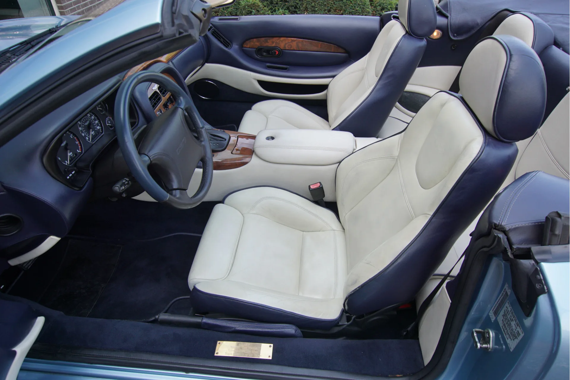 2000 Aston Martin DB7 Vantage Volante, 10/30
