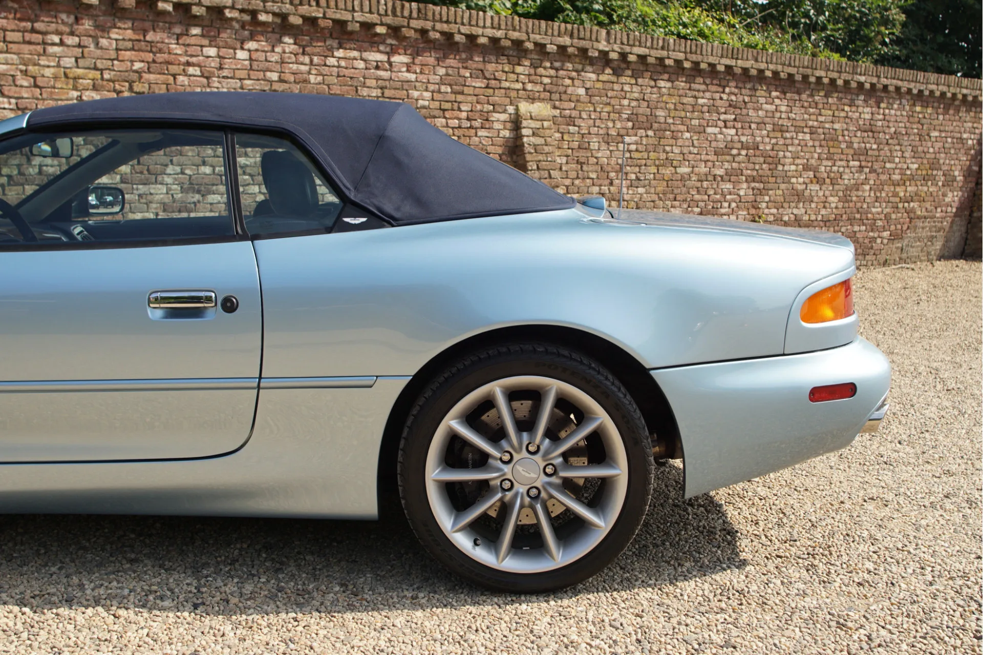 2000 Aston Martin DB7 Vantage Volante, 20/30