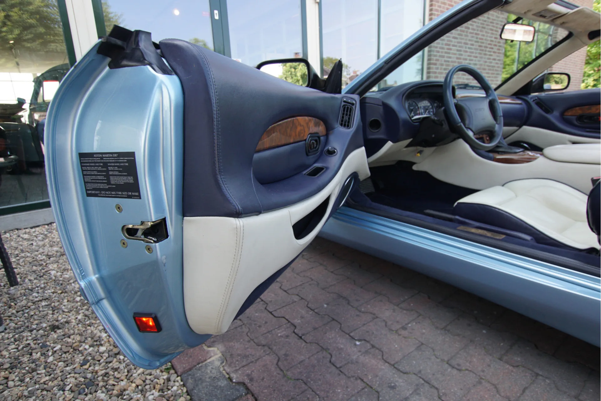 2000 Aston Martin DB7 Vantage Volante, 24/30